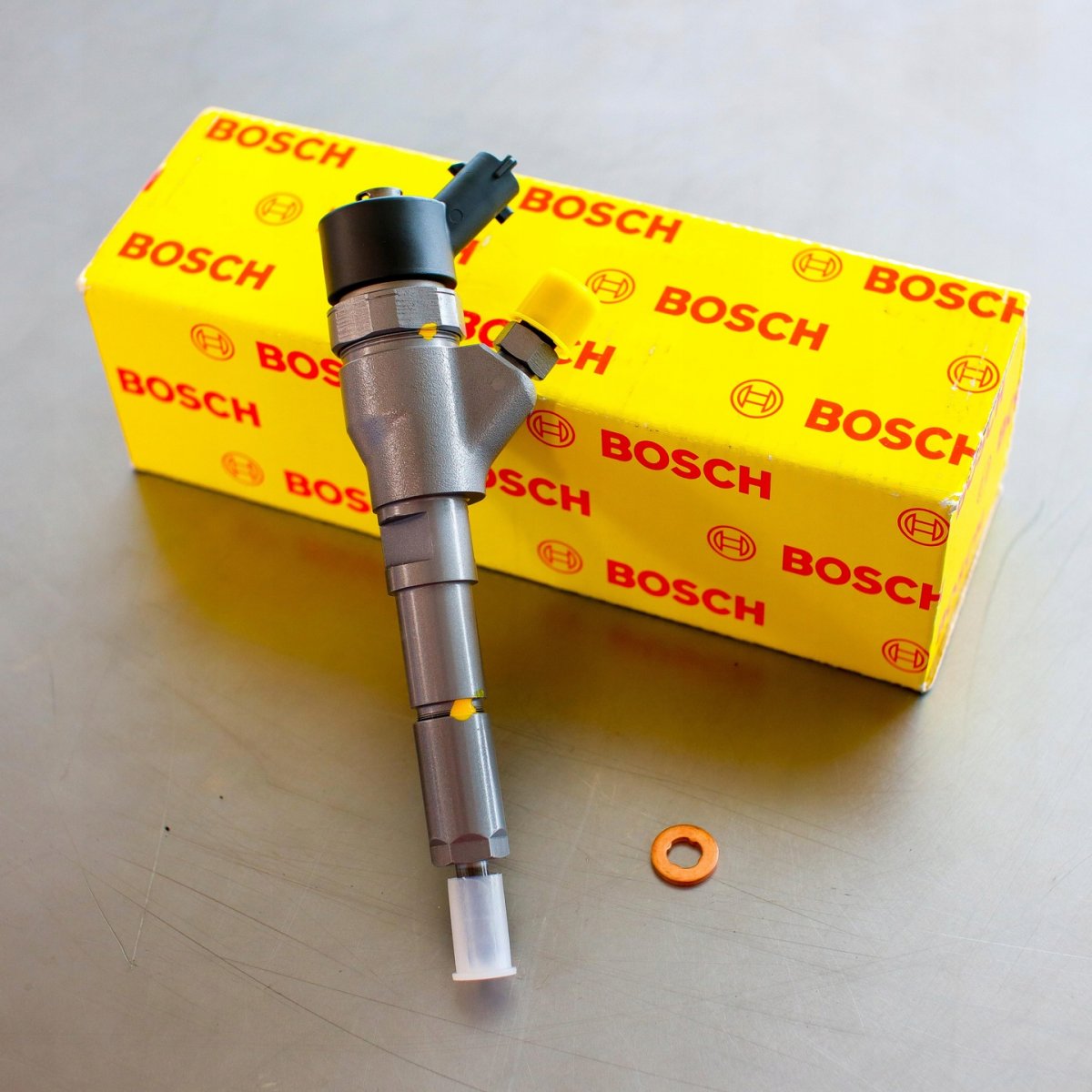 Wtryskiwacz Bosch po naprawie przygotowany do wysyłki do mechanika na gwarancji na okres 24 miesięcy w dobrej cenie